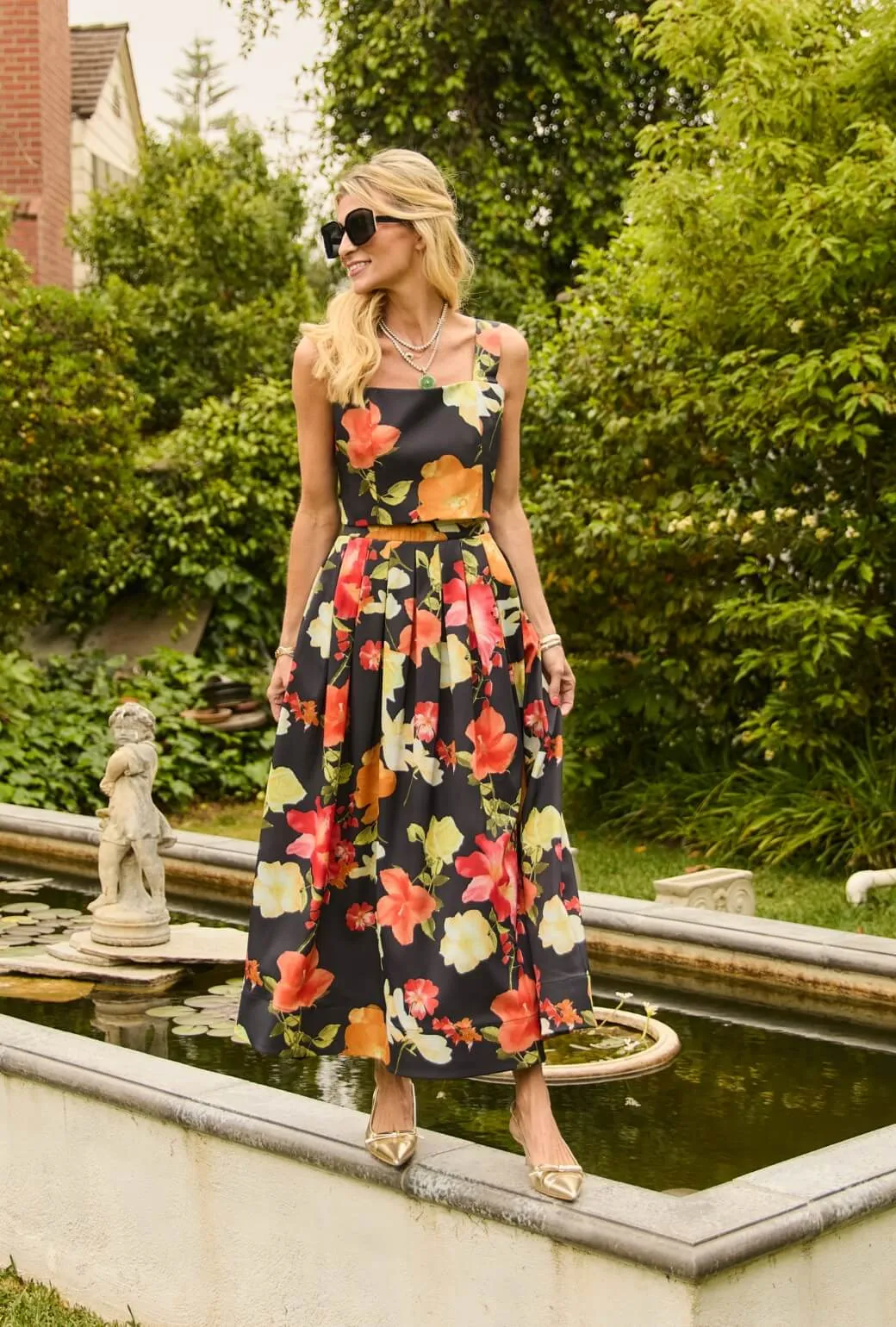 Bella Bustier - Hibiscus DropShoulderConstruction ConvertibleStyle