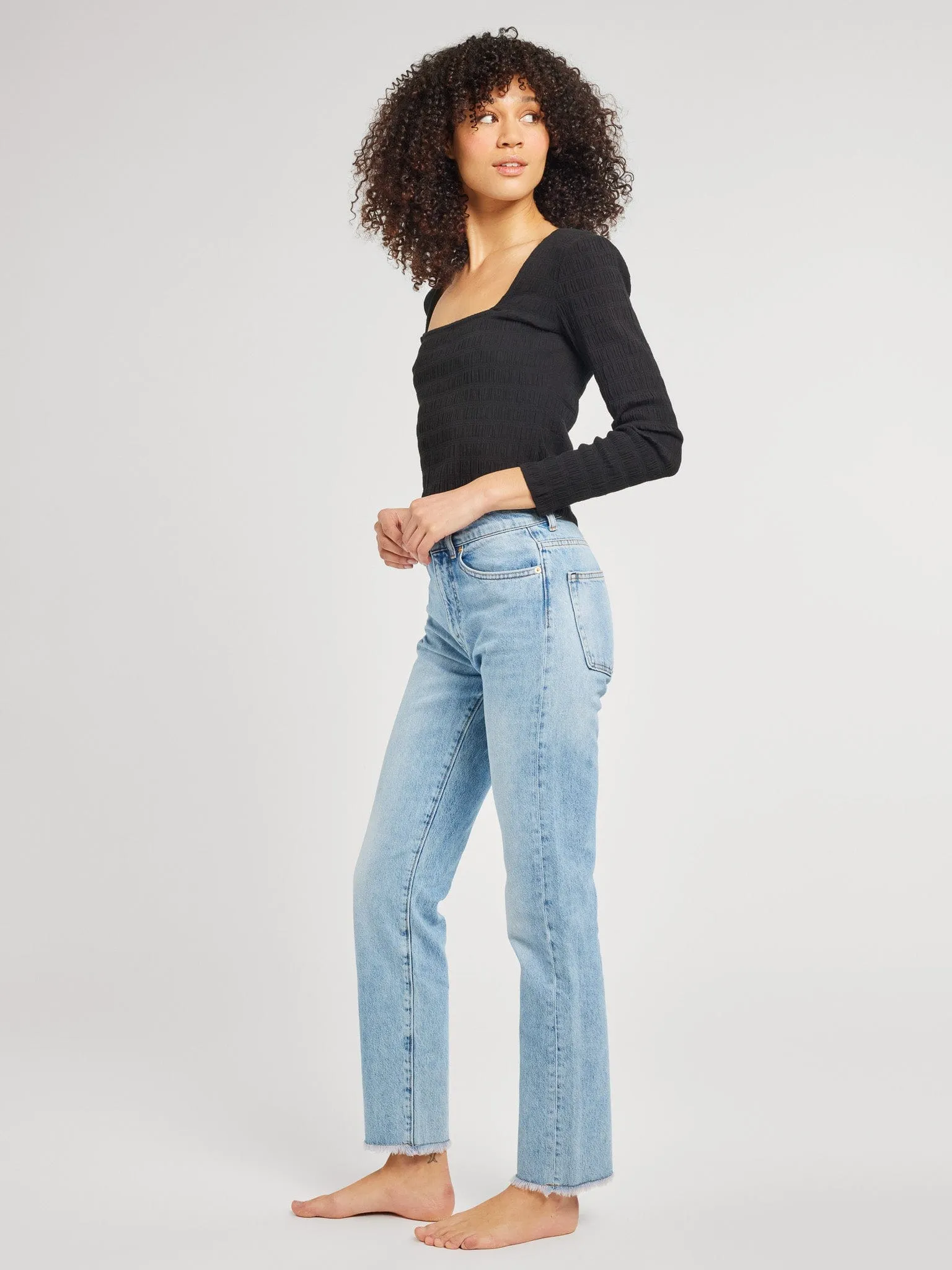 Gracie Top in Black RelaxedSilhouette