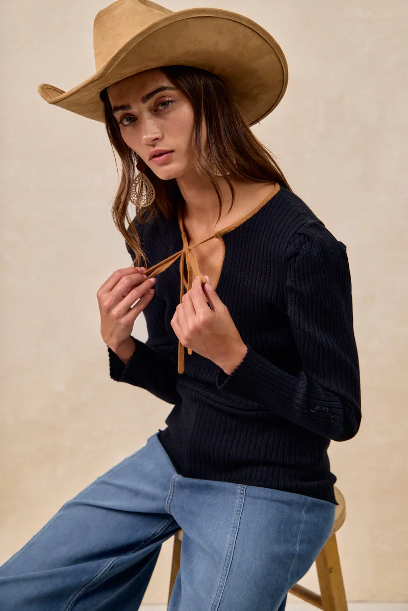 IT4588S-01 | SOLID RIB CONTRAST FRONT TIED TOP WITH SHRRIED MagneticClosureSystem Neutral Tones