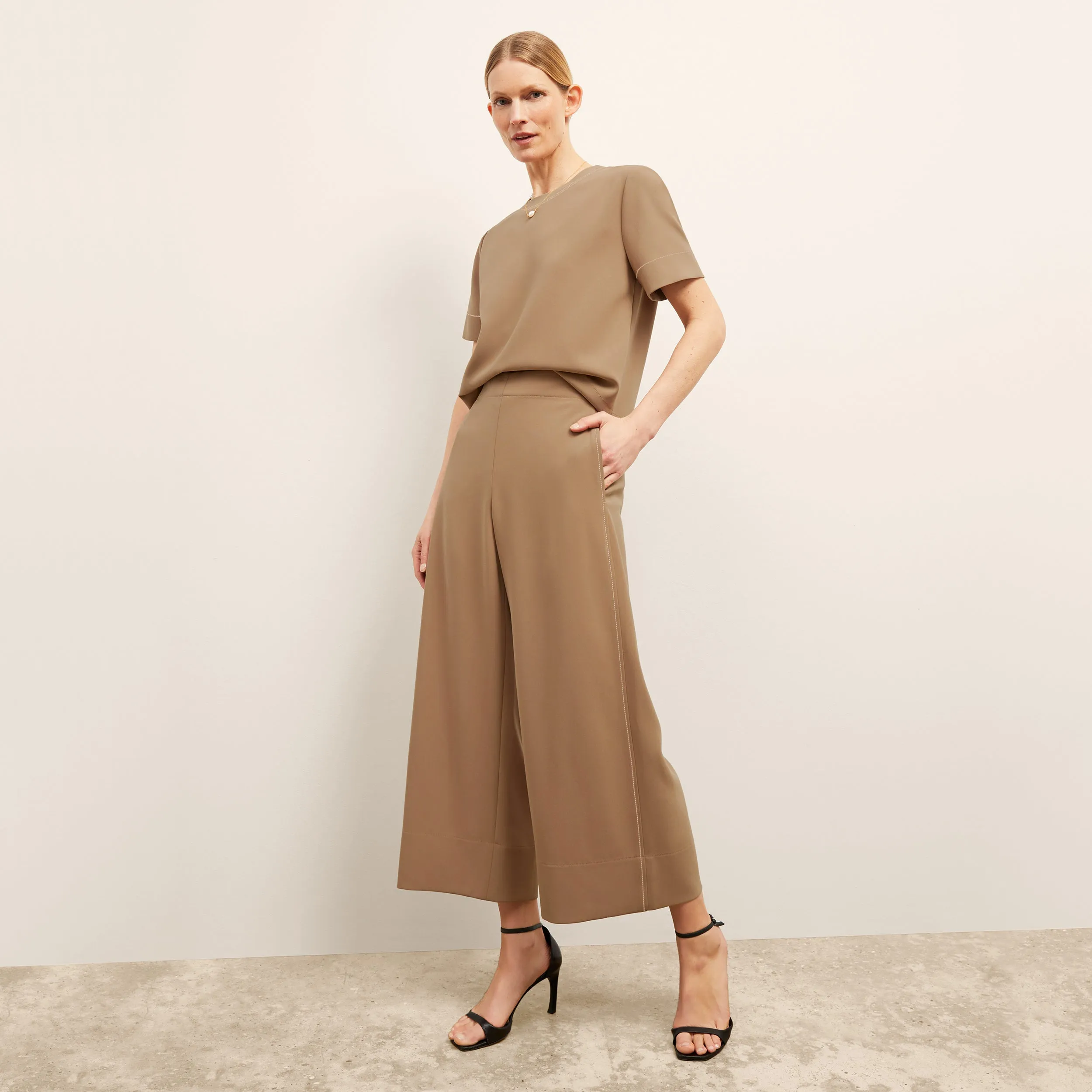 Active Blouse Classic Hoodie Annika Tee - Everyday Crepe :: Light Saddle