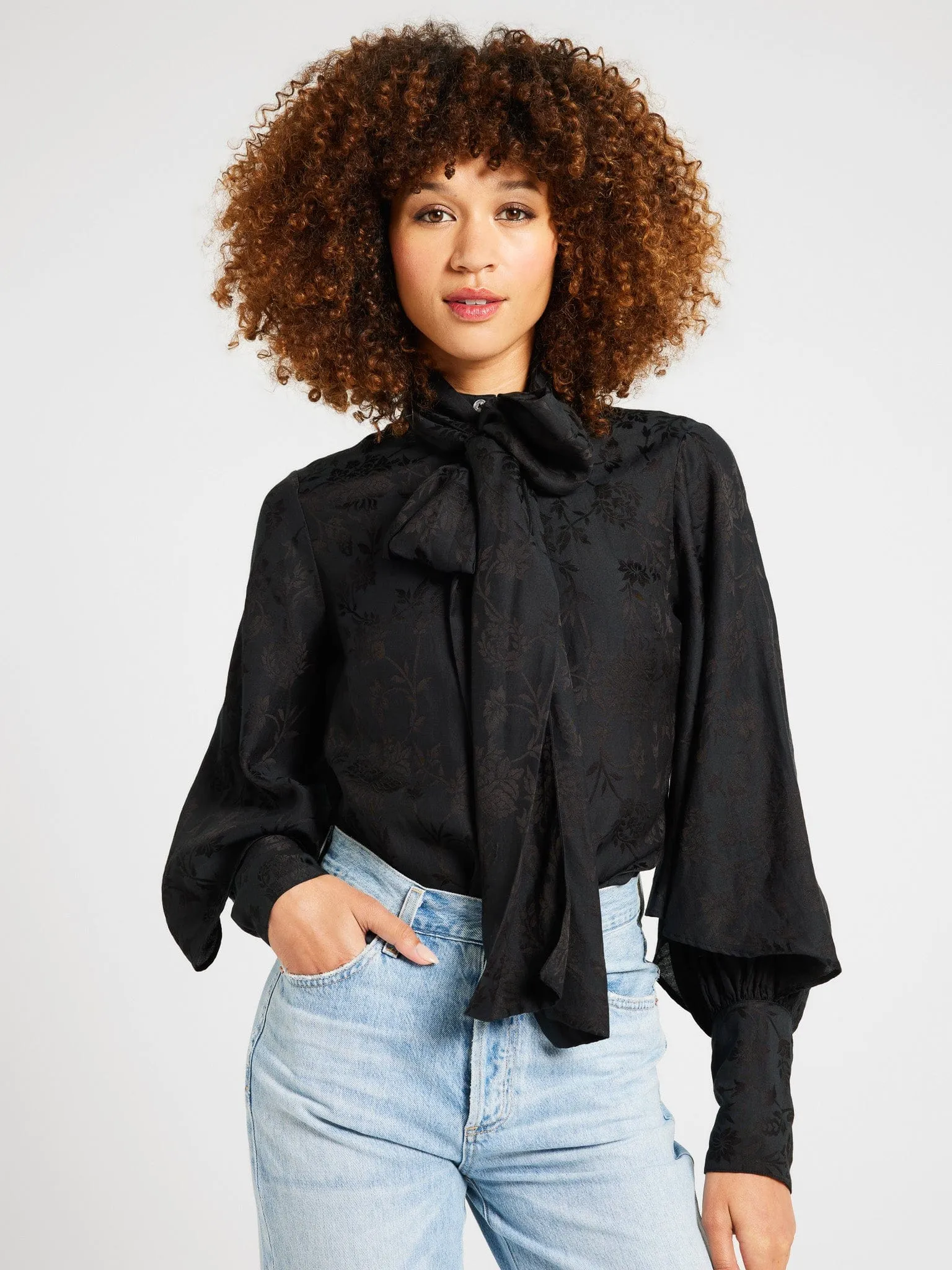 Gigi Top in Black Jacquard Thermoregulating Fabric retro look