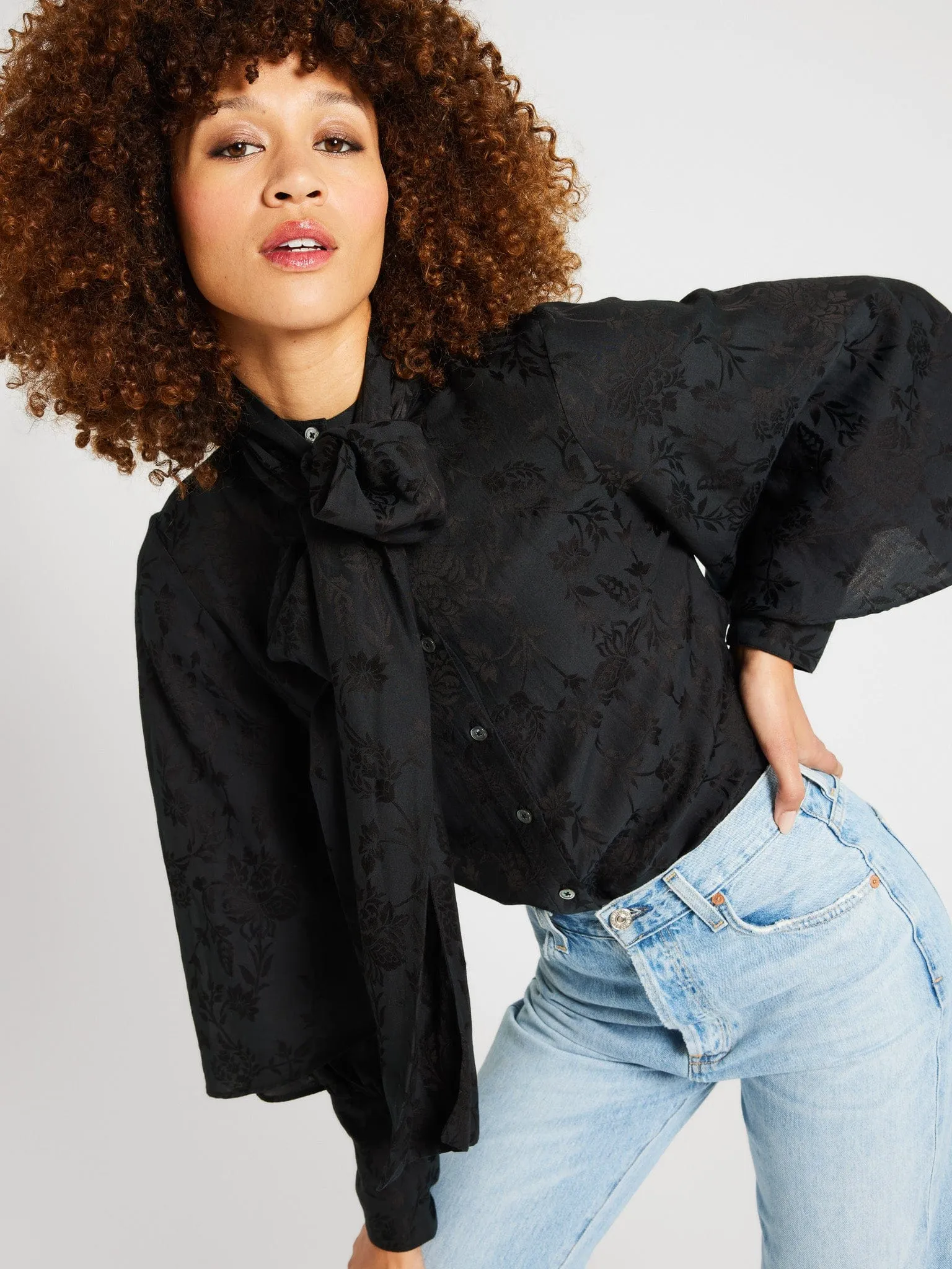 Stylish T-shirt Sustainable Textile Gigi Top in Black Jacquard