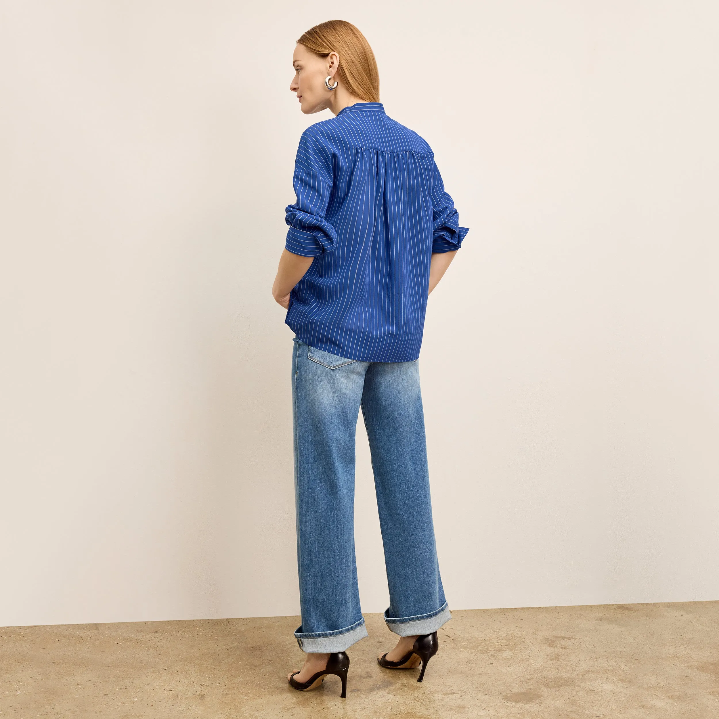 Kylan Vacation Top - Soft Stripe :: River/Ivory Adjustable Collar DurableCollarStays