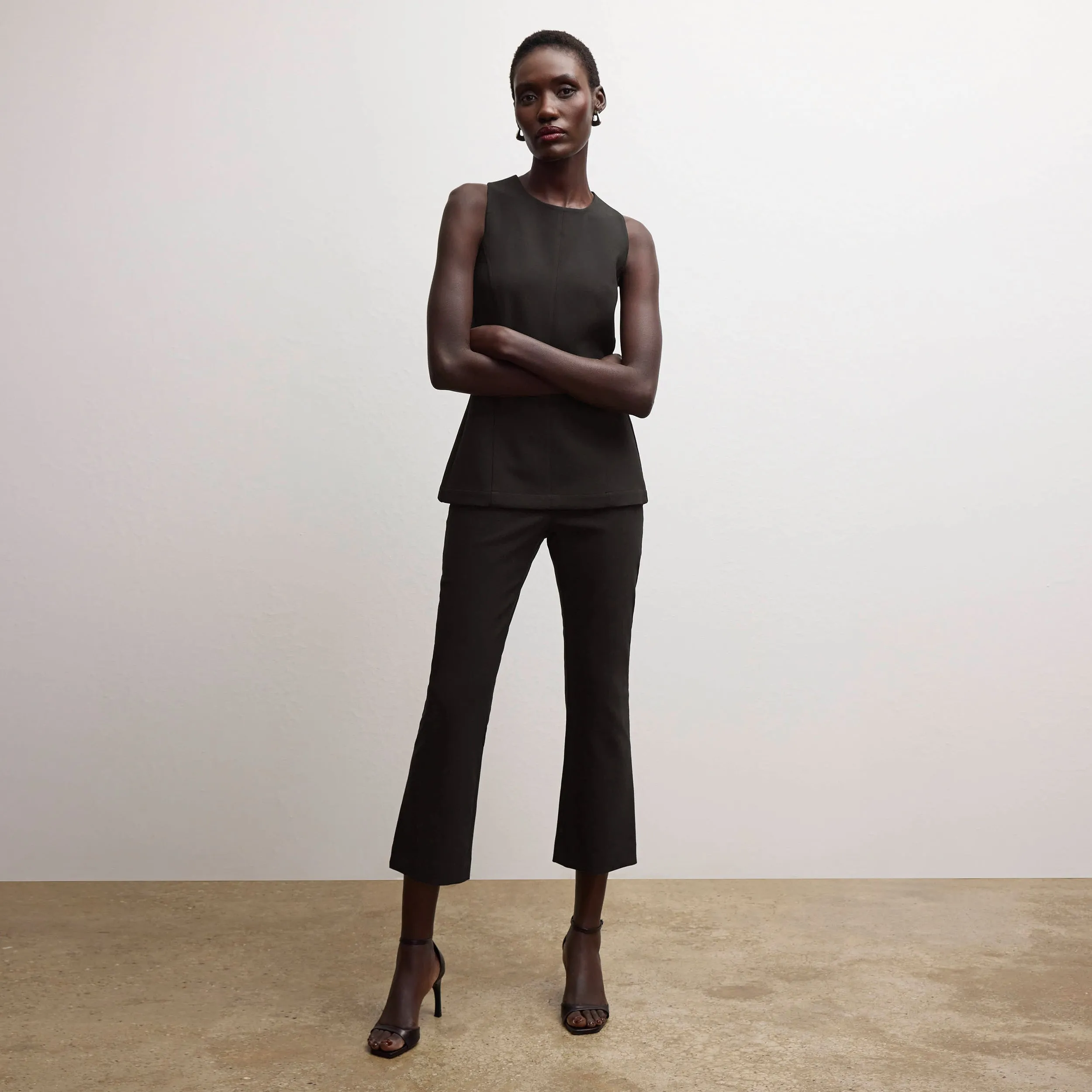 Lucia Top - Flex Suiting :: Black SeamFreeShoulder WrinkleResistant Cloth