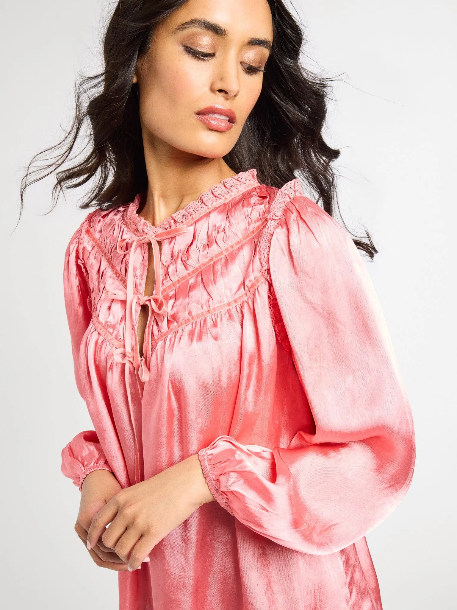 V-neck Shirt LightweightMaterial Colette Top in Camellia