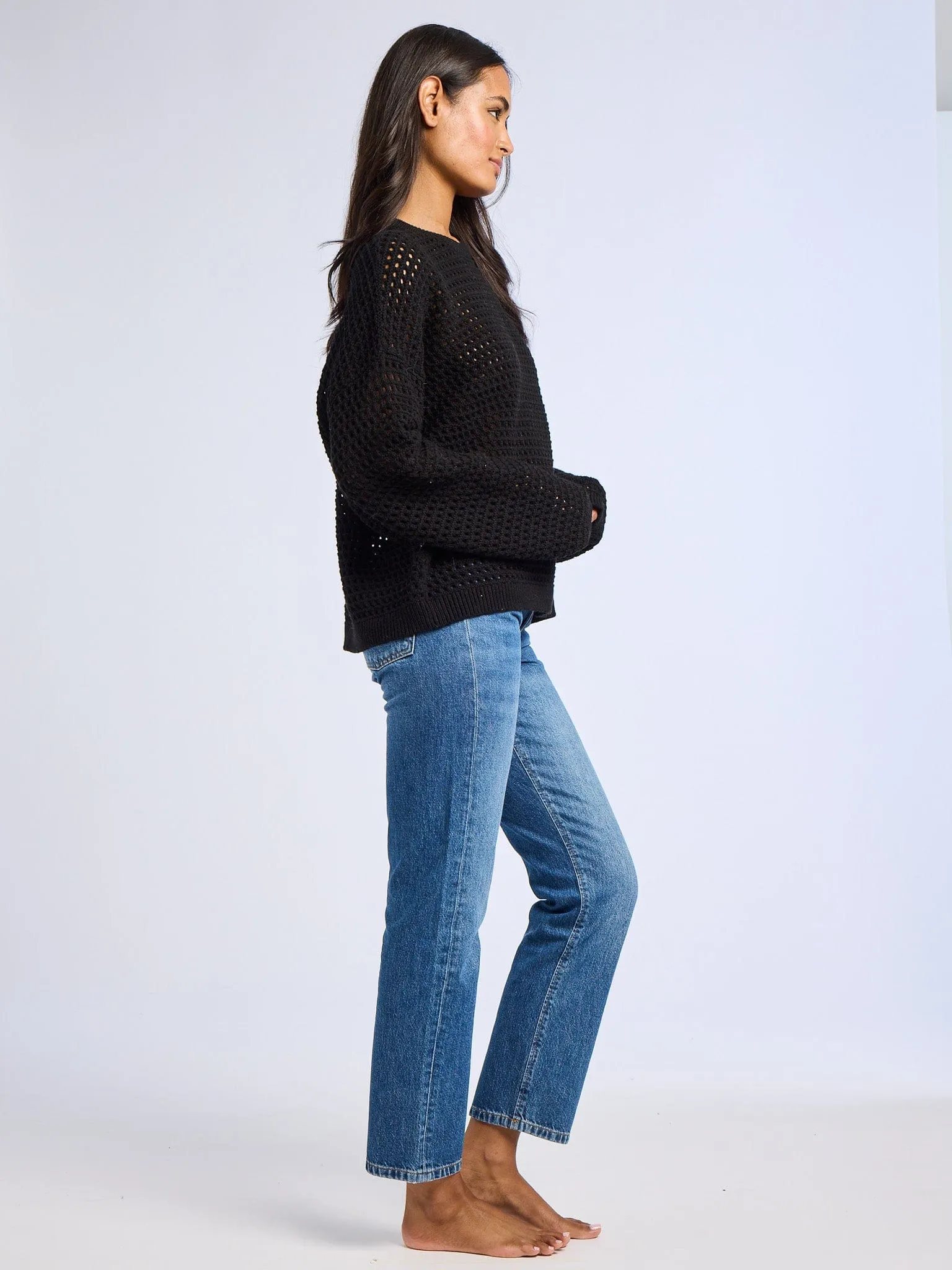 Slim Silhouette Hypoallergenic Lining Kitty Pullover in Black