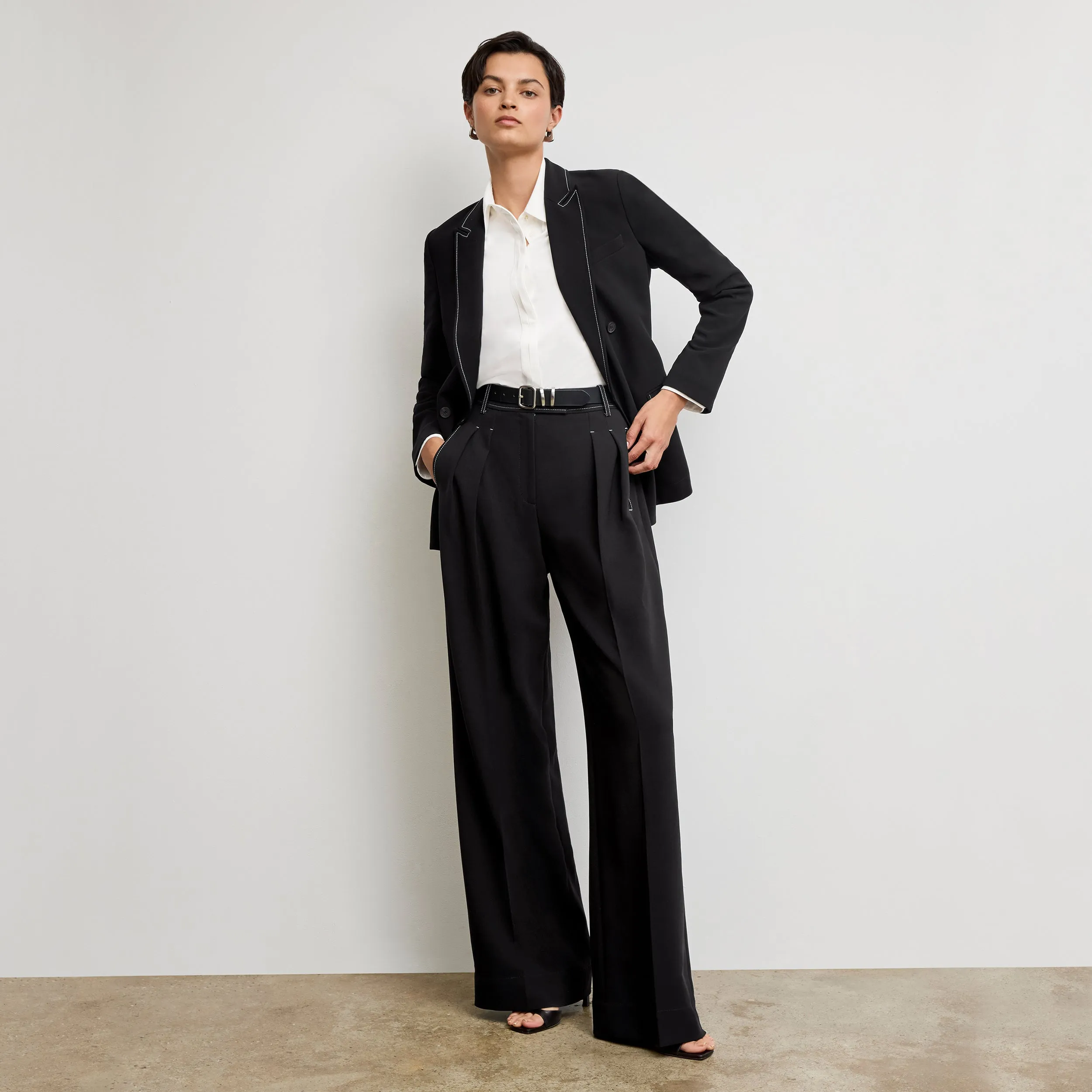 Relaxed Blouse O'Hara Boyfriend Blazer - Everyday Crepe with Topstitch :: Black