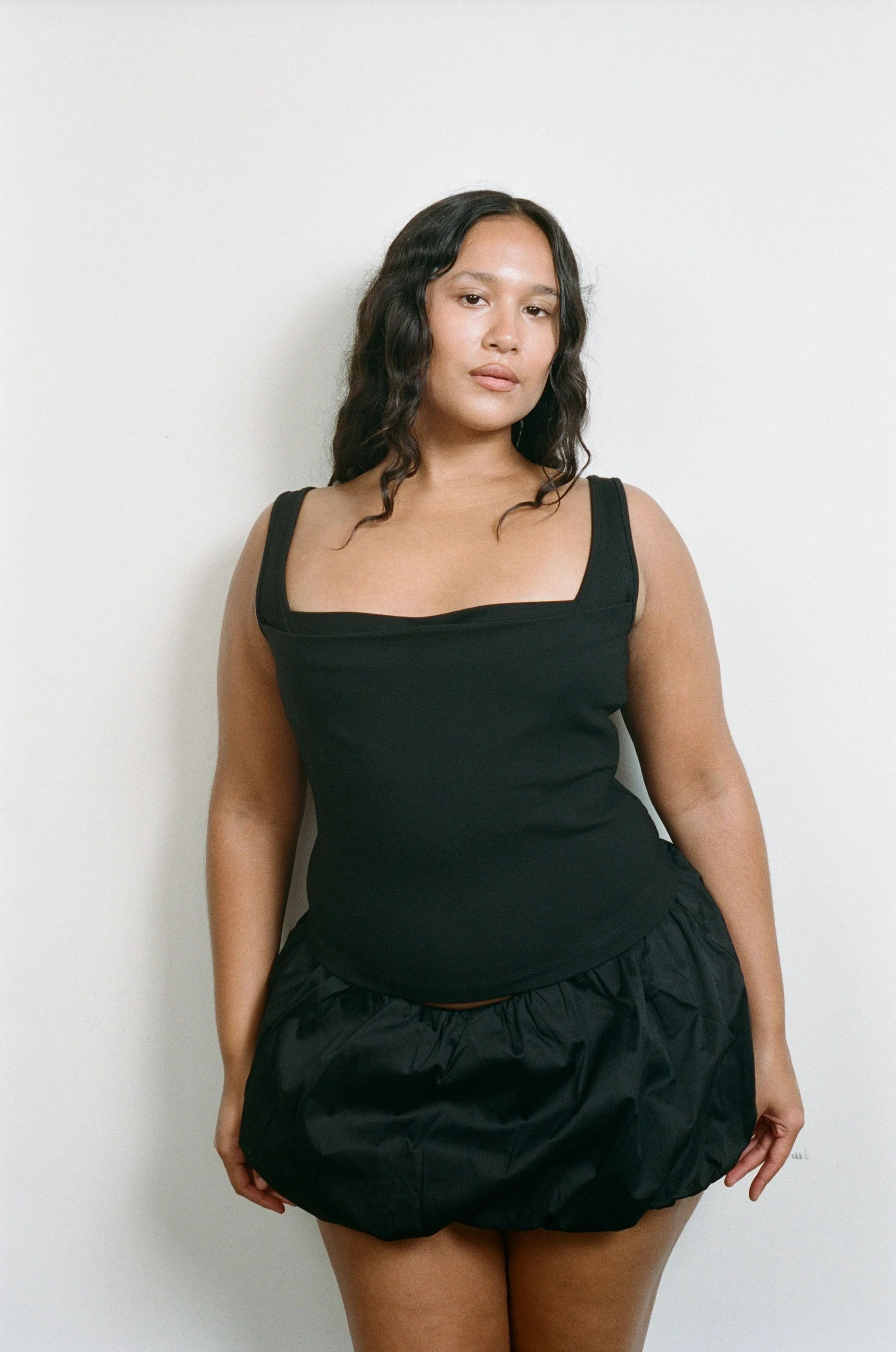 LUNA TOP - BLACK Ribbed Hem