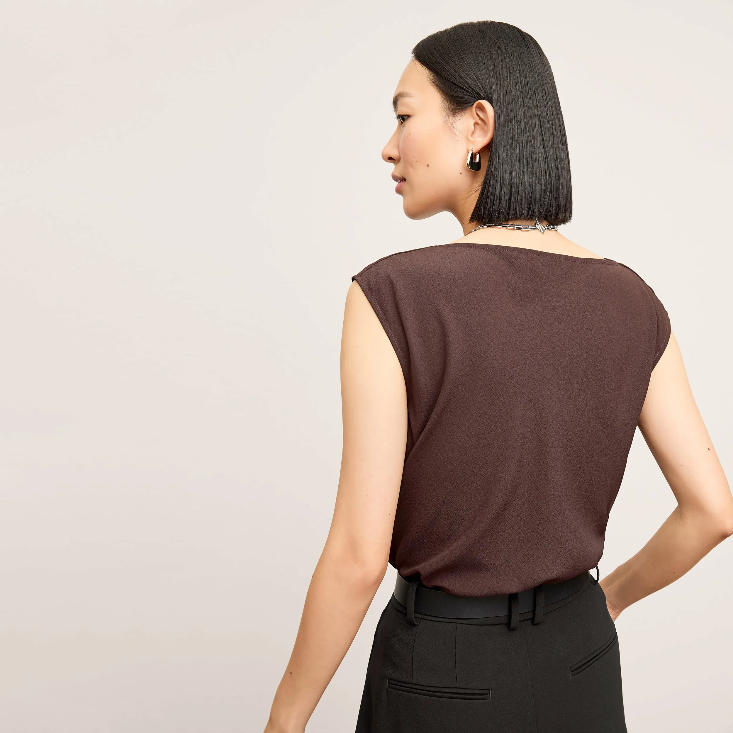 Bonded Seam Technique AthleisureReady Nora Top - Eco Soft Wave :: Espresso