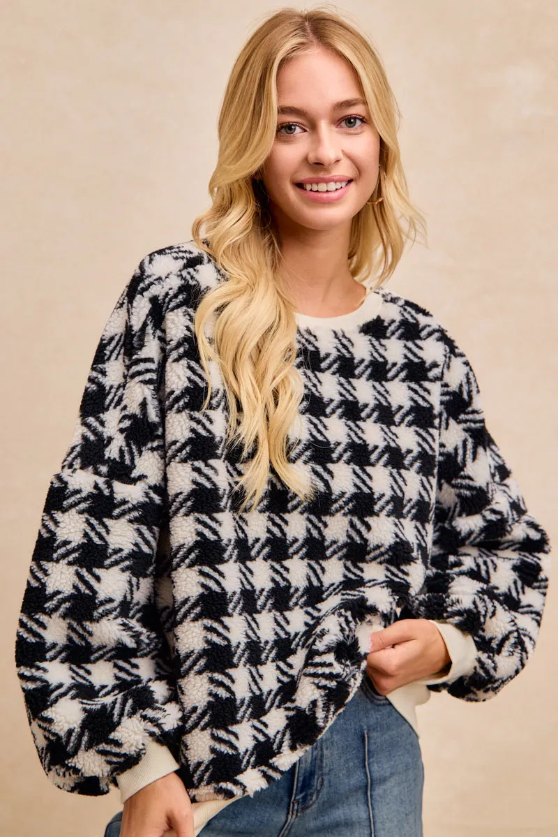 Ergonomic Armhole Cut IT1971R-06 | PATTERNED SHERPA PULLOVER TOP