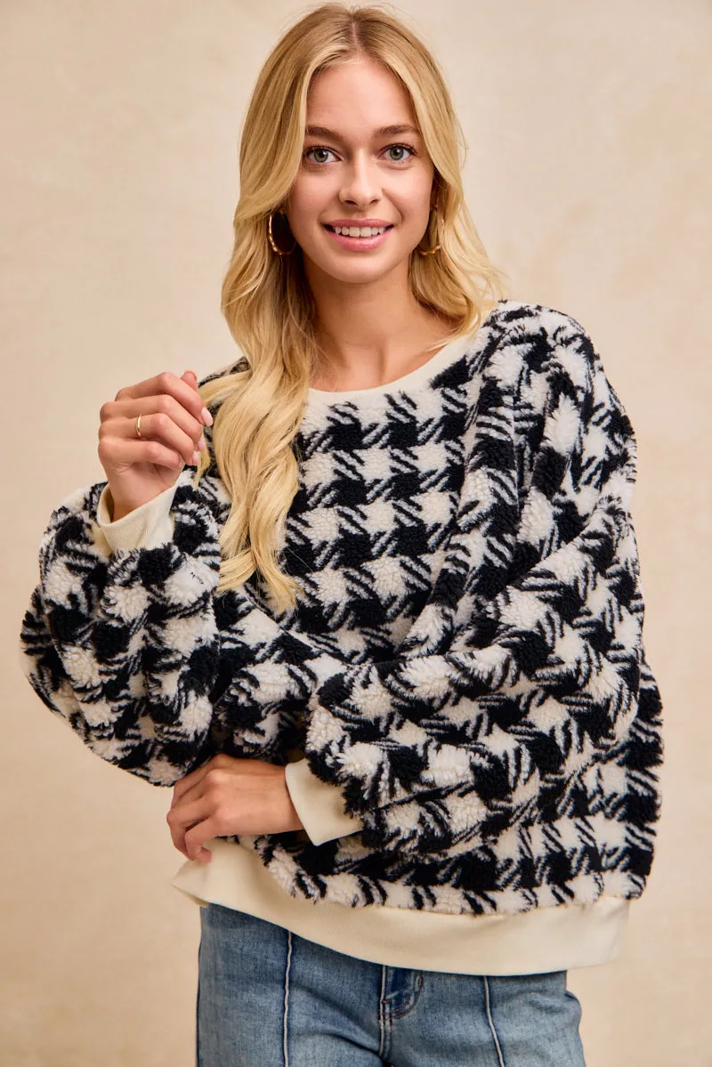 SeamSealed Edges IT1971R-06 | PATTERNED SHERPA PULLOVER TOP