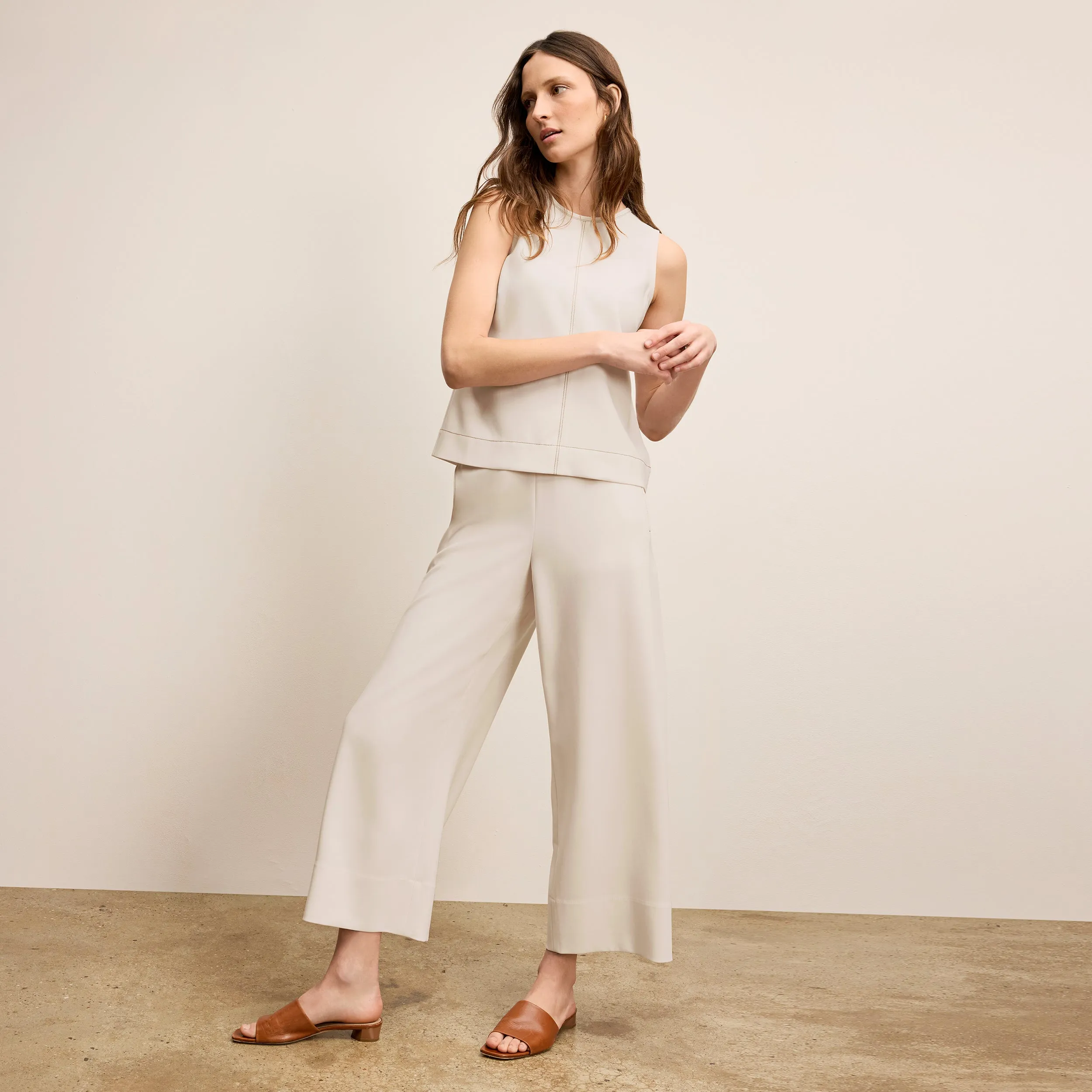 ReinforcedStitching SnagFreeKnit Ainsley Effortless Top - Everyday Crepe with Topstitch :: Eggshell Raw Edge Detail