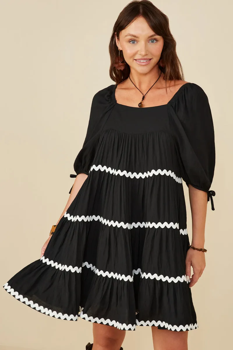 DoubleLayeredMaterial Womens Wavy Twill Trimmed Square Neck Dress